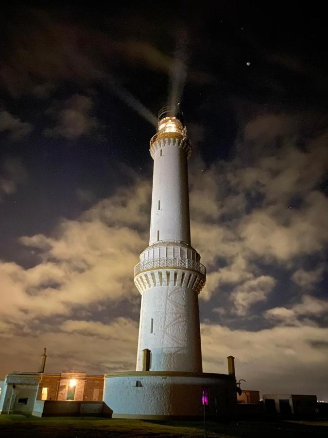 Aberdeen Lighthouse Cottages - Coastal, Dolphins Exterior photo